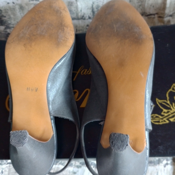 Women's Heels in Brown and Gray - Picture 8 of 15